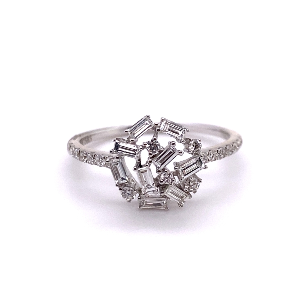 a white gold ring with baguets and diamonds