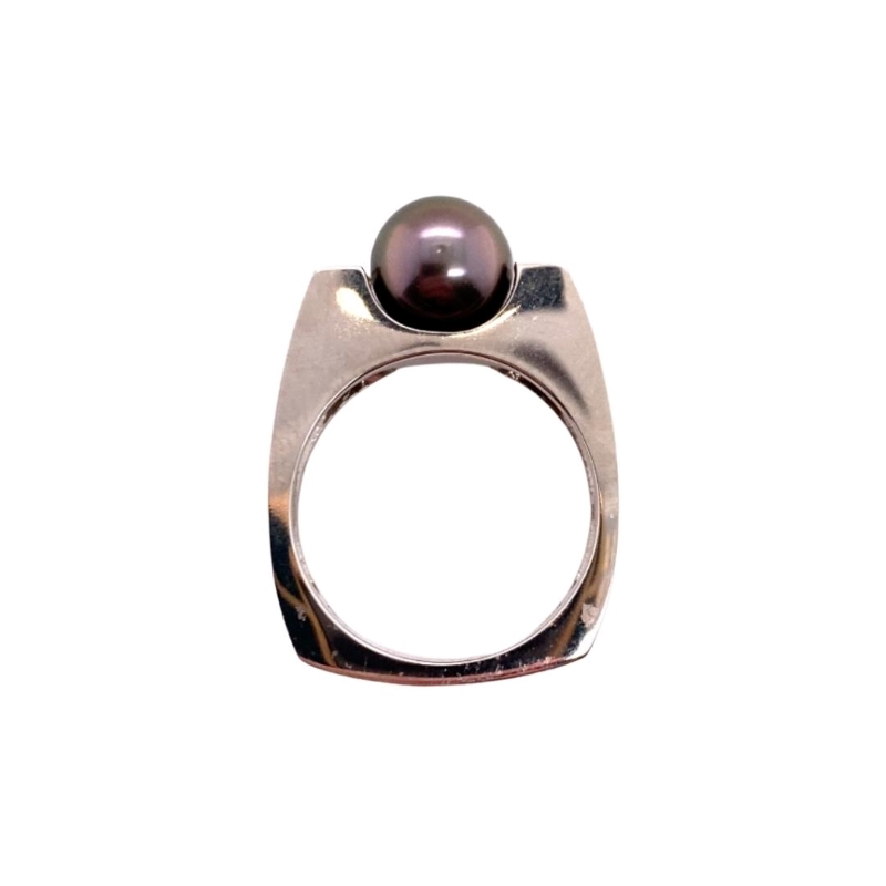 a ring with a black pearl in it