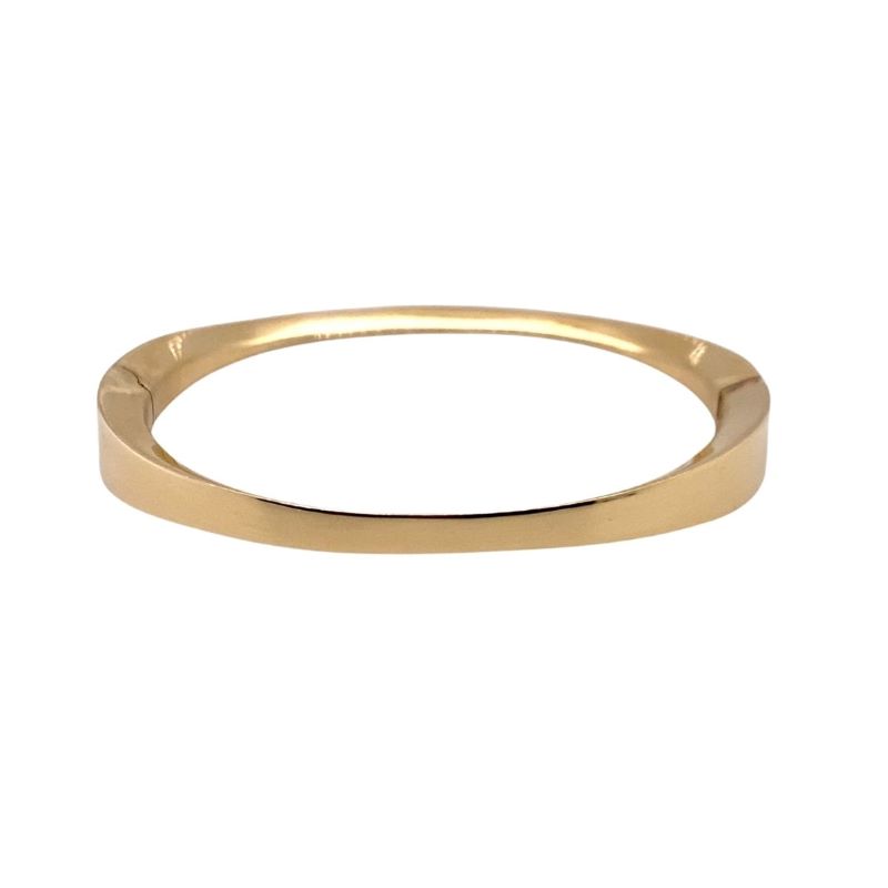 a plain gold wedding ring