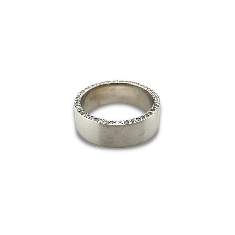 a silver ring with white diamonds on it