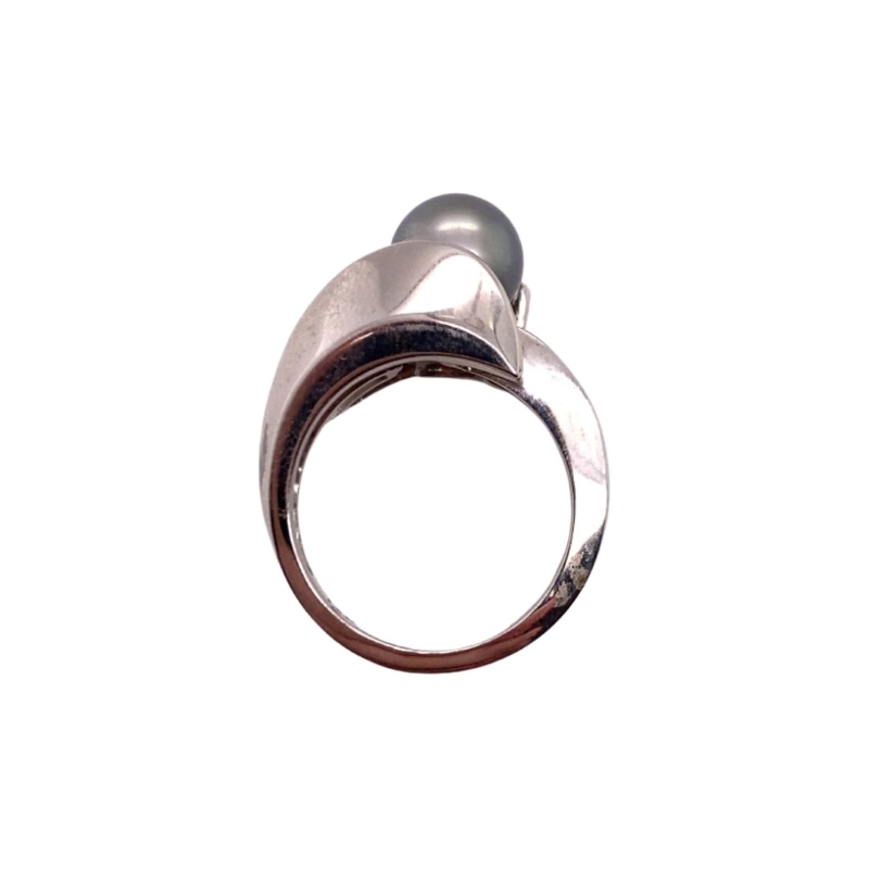 a silver ring with two rings on it