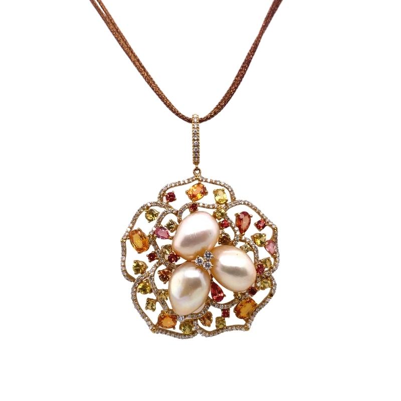 a necklace with pearls and other jewels on it