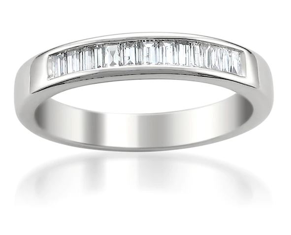 a white gold ring with baguetts of diamonds