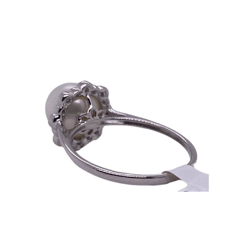 a silver ring with a flower on it