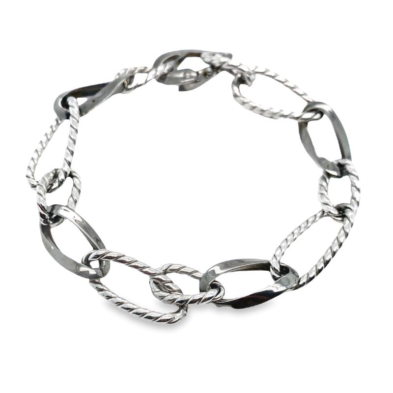 a silver bracelet with two links on it