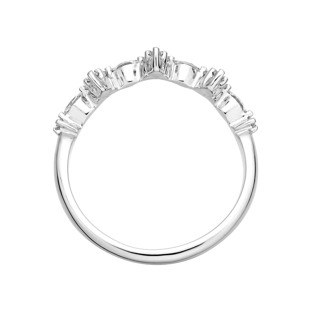 a white gold ring with five baguetts of diamonds