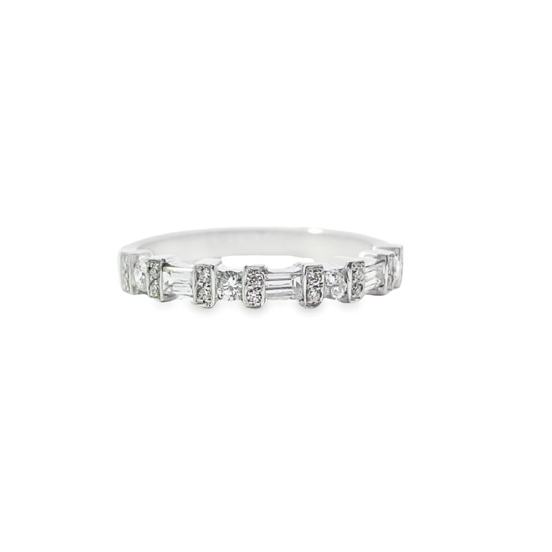 a white gold ring with baguets and diamonds