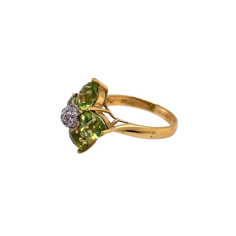 Flower Ring with 4 Heart shaped Peridot Stones, with diamond center, 18kt yellow gold - Image 2