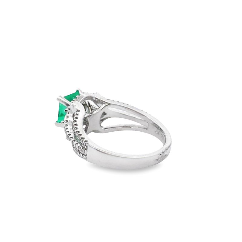 1.5ct Emerald Center with Ornate Trillion and Round Diamond Ring, 18kt - Image 2