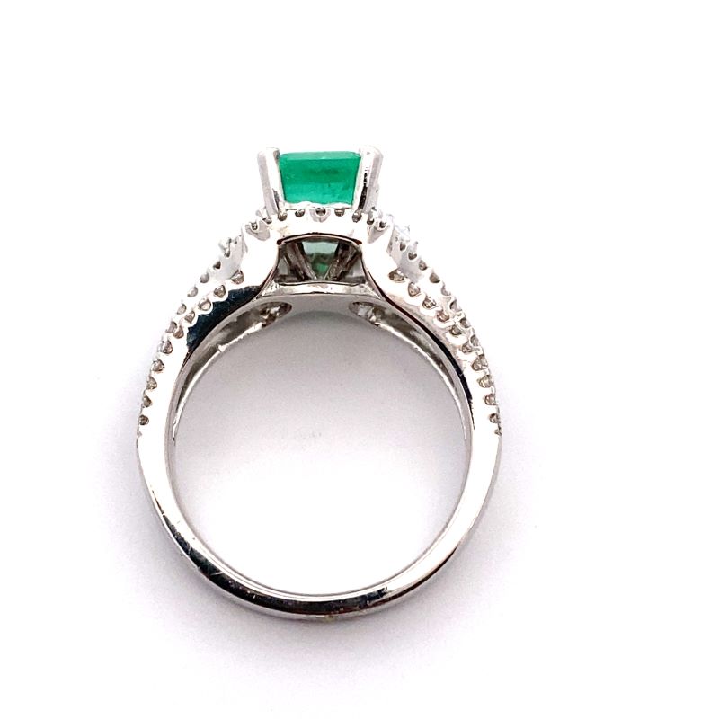 1.5ct Emerald Center with Ornate Trillion and Round Diamond Ring, 18kt - Image 3