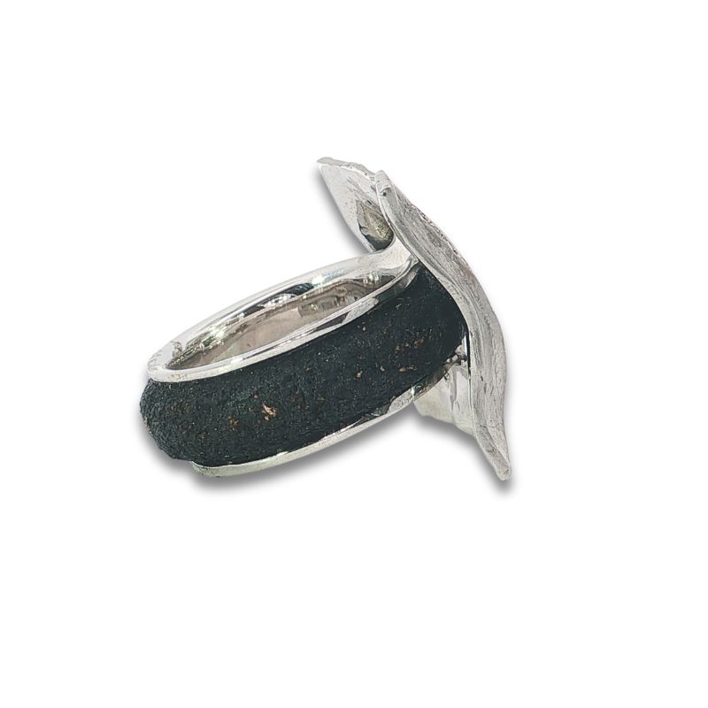 Brizilian Boutique Wide Free Form Ring with Leather, 18kt - Image 2