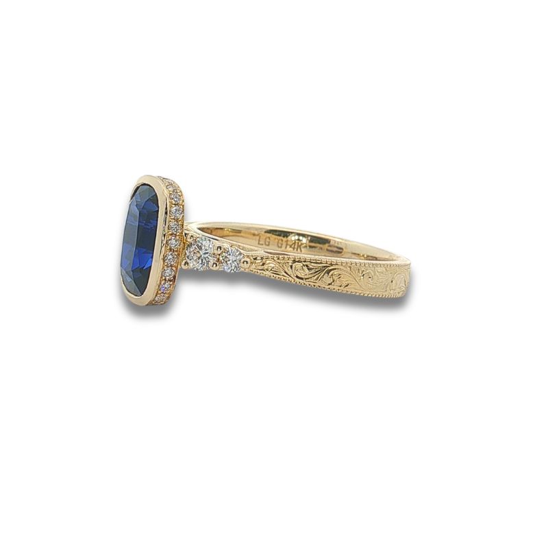 3.00ct Cushion Blue Sapphire Hand Carved Ring, 14kt Yellow - Image 2