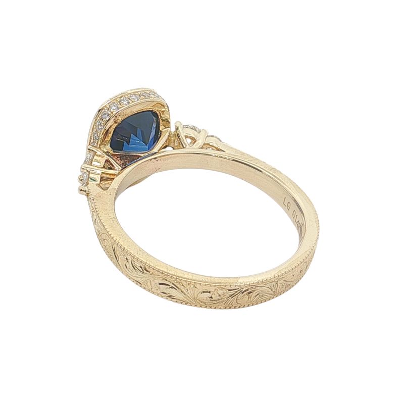 3.00ct Cushion Blue Sapphire Hand Carved Ring, 14kt Yellow - Image 3