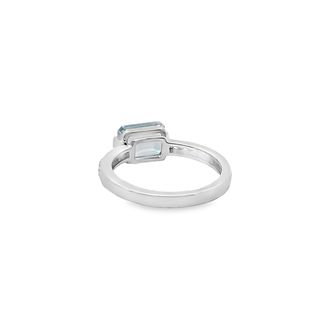 18KT White Gold Ring with Aquamarine and Diamonds - Image 2